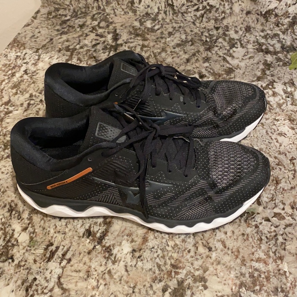 Mizuno wave horizon 4